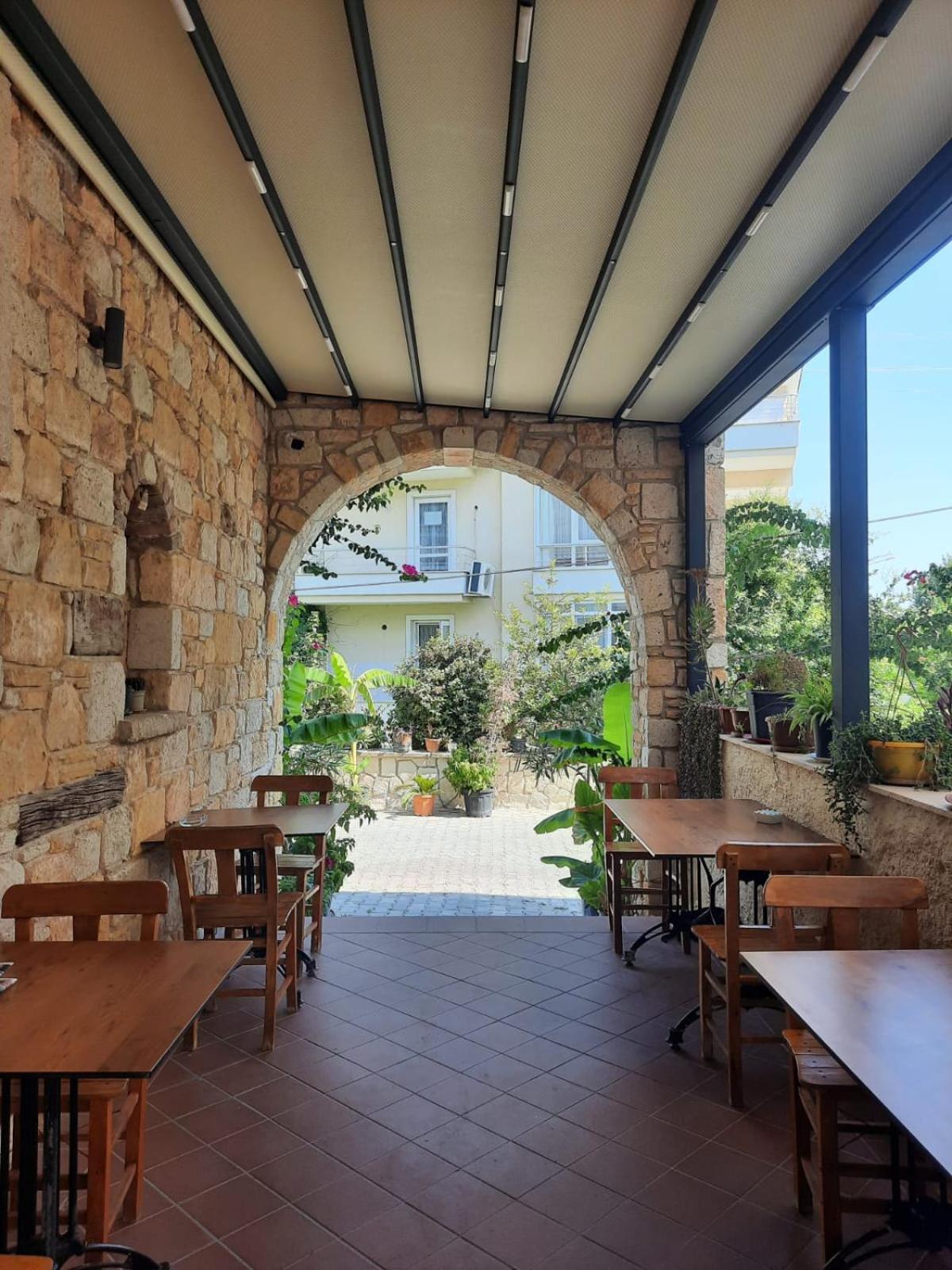 Adil Pansiyon Çeşme Exteriör bild