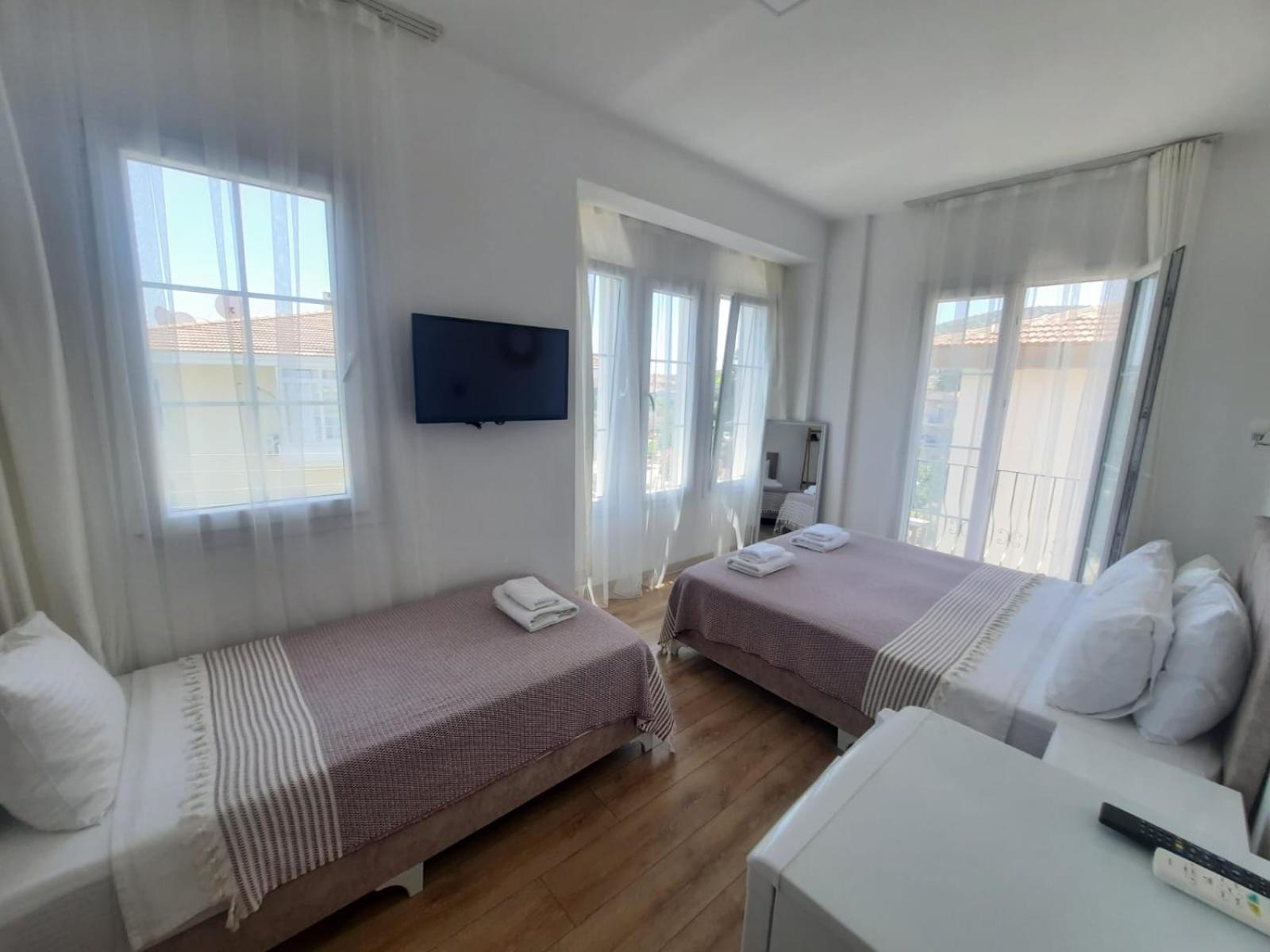 Adil Pansiyon Çeşme Exteriör bild