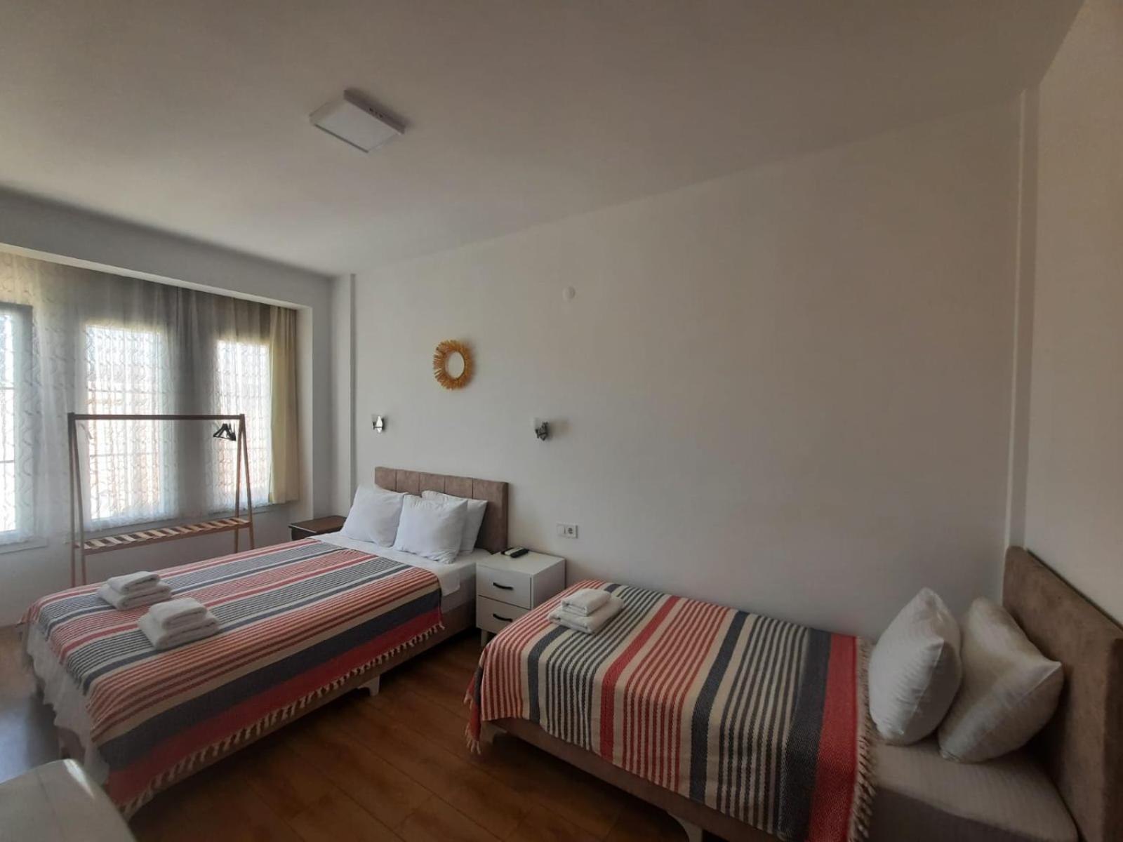 Adil Pansiyon Çeşme Exteriör bild