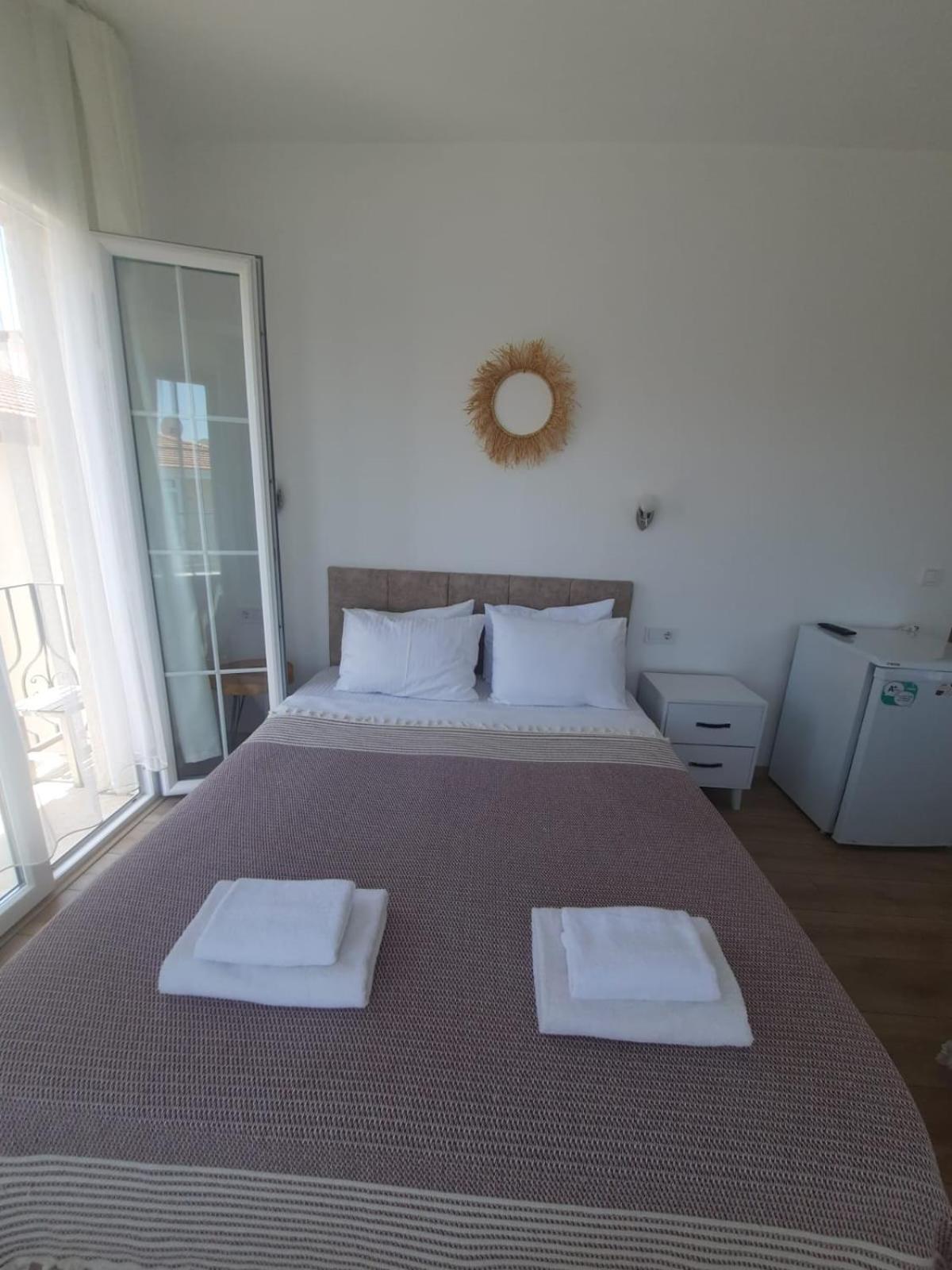 Adil Pansiyon Çeşme Exteriör bild