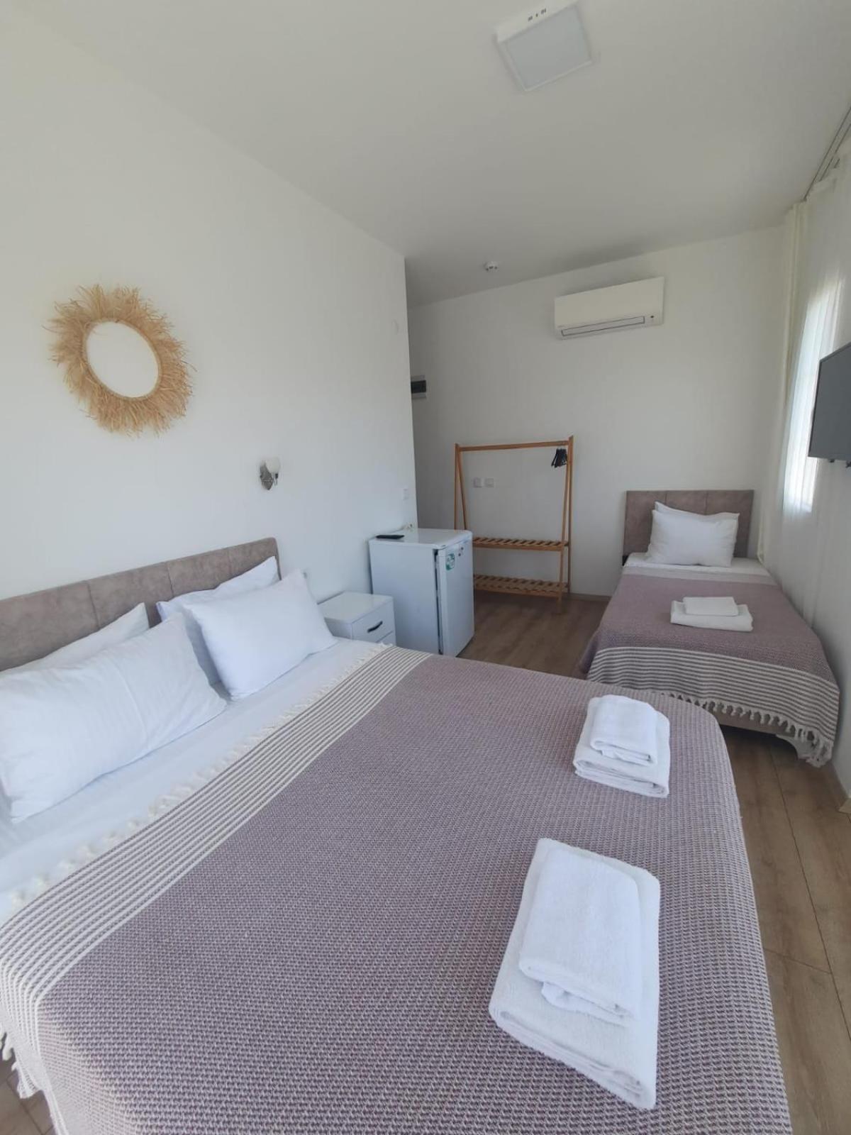 Adil Pansiyon Çeşme Exteriör bild